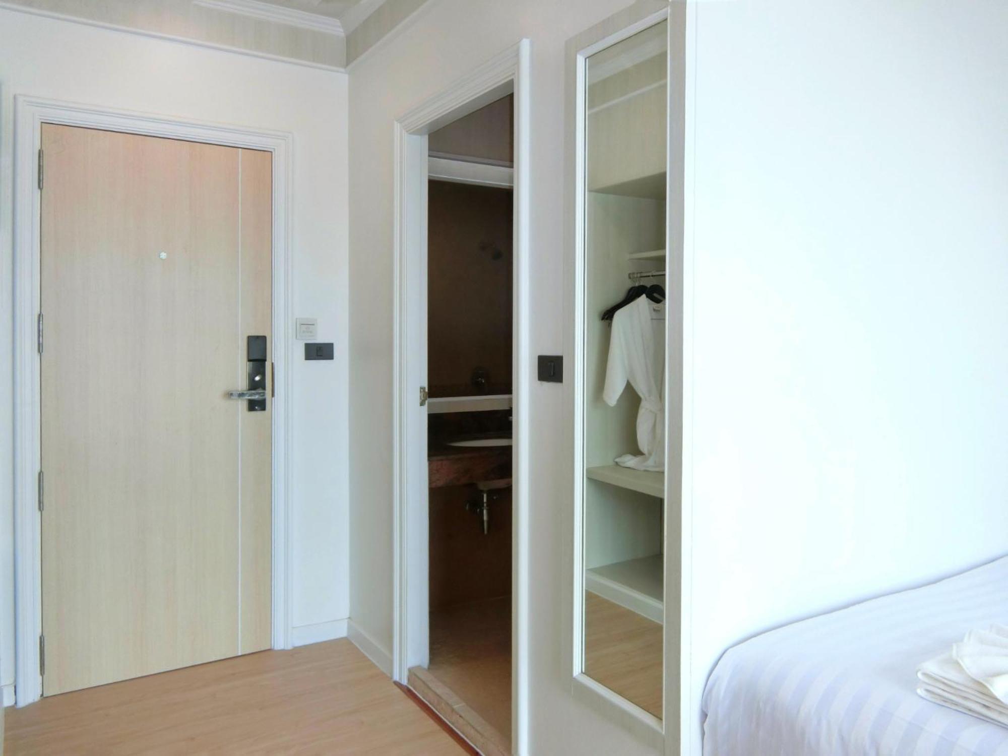 Sira Boutique Residence - Newly Renovated Patong Екстериор снимка