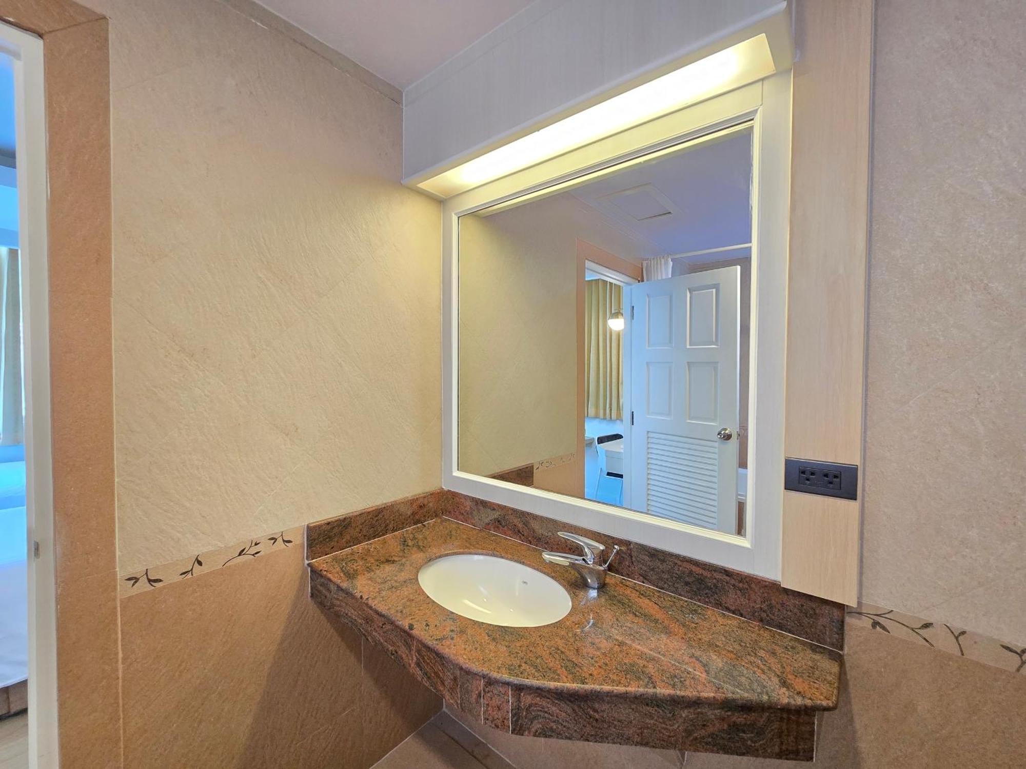 Sira Boutique Residence - Newly Renovated Patong Екстериор снимка